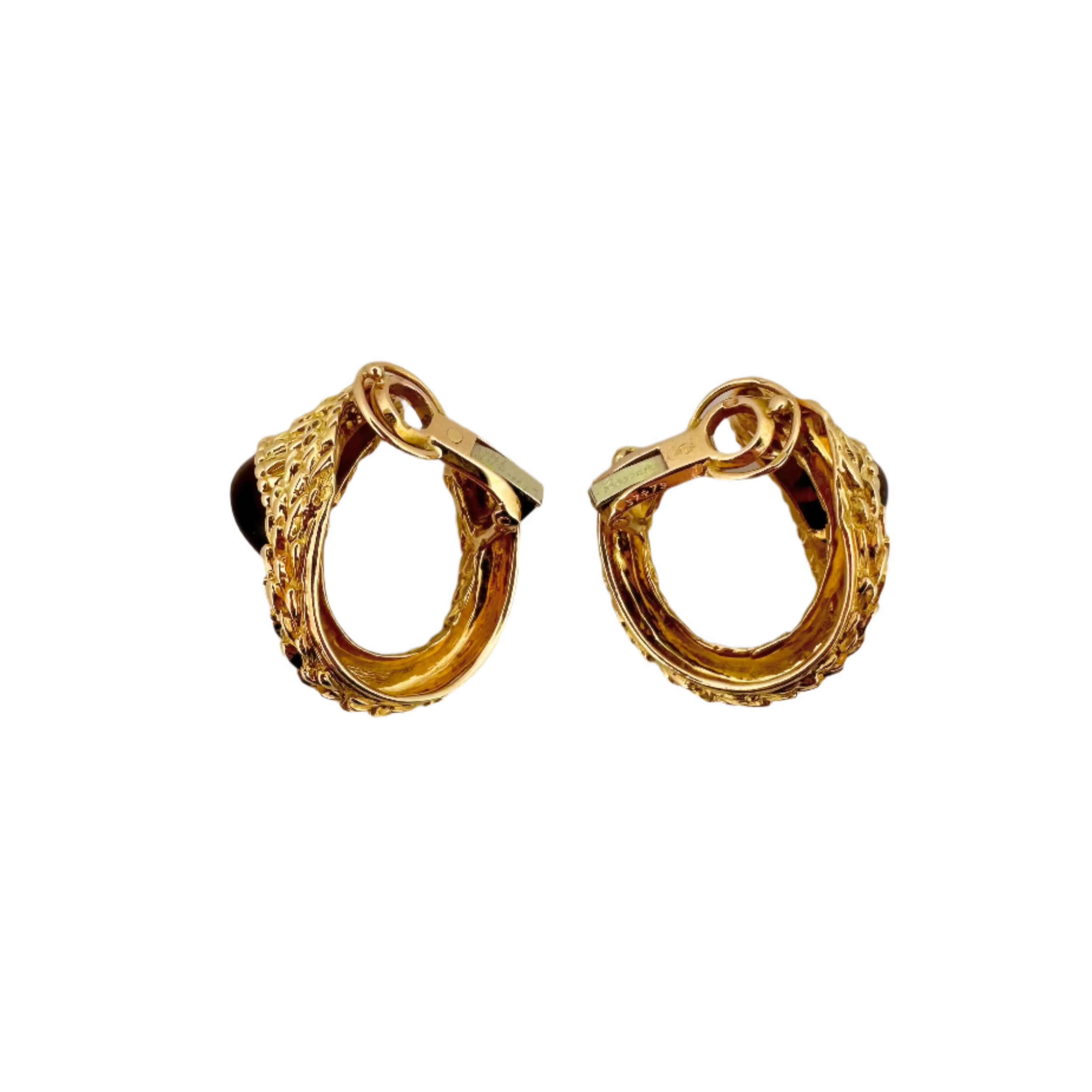 Boucles d'oreilles Clip BOUCHERON Serpent Bohème en or jaune et œil de tigre