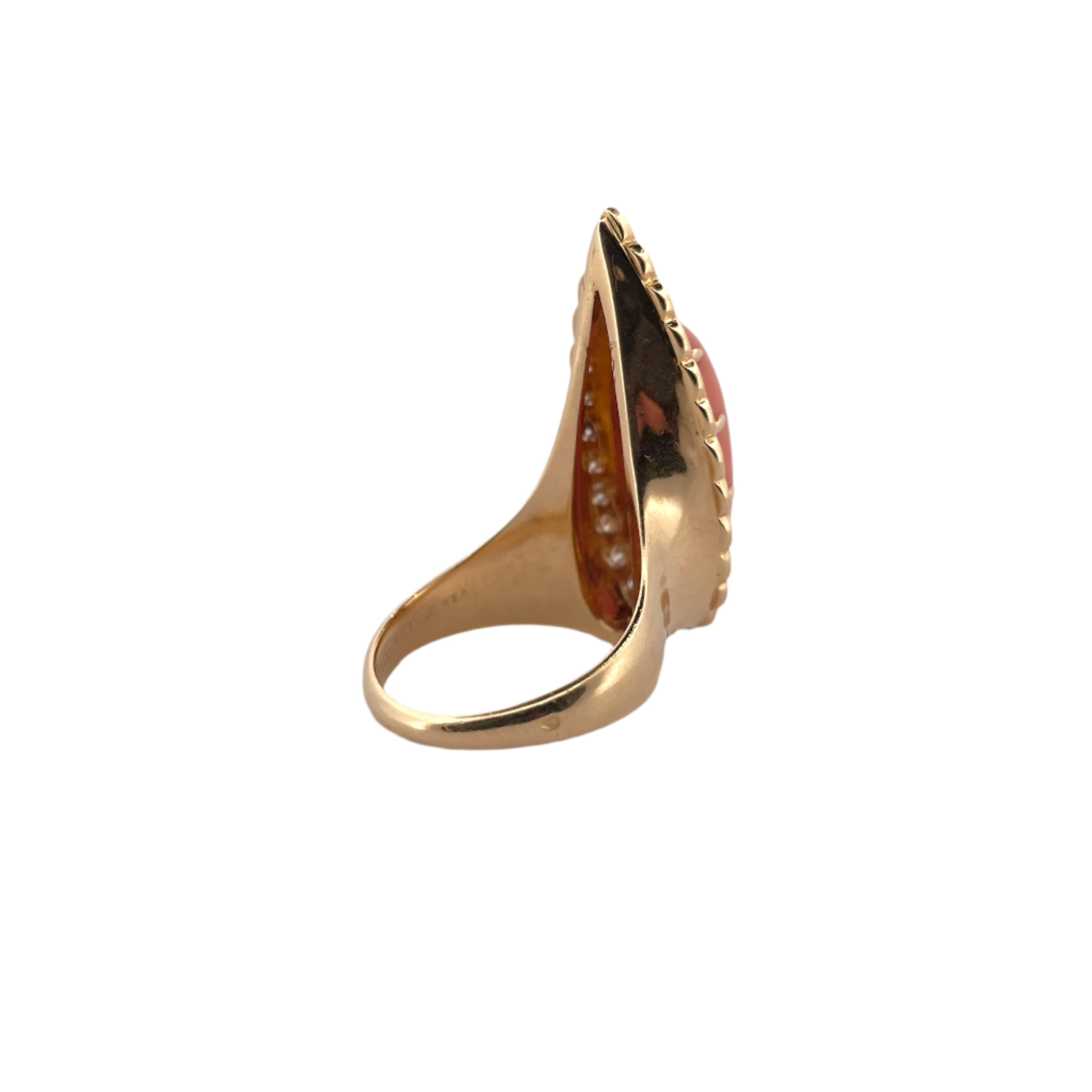 Bague VAN CLEEF & ARPELS en or jaune et corail - Castafiore