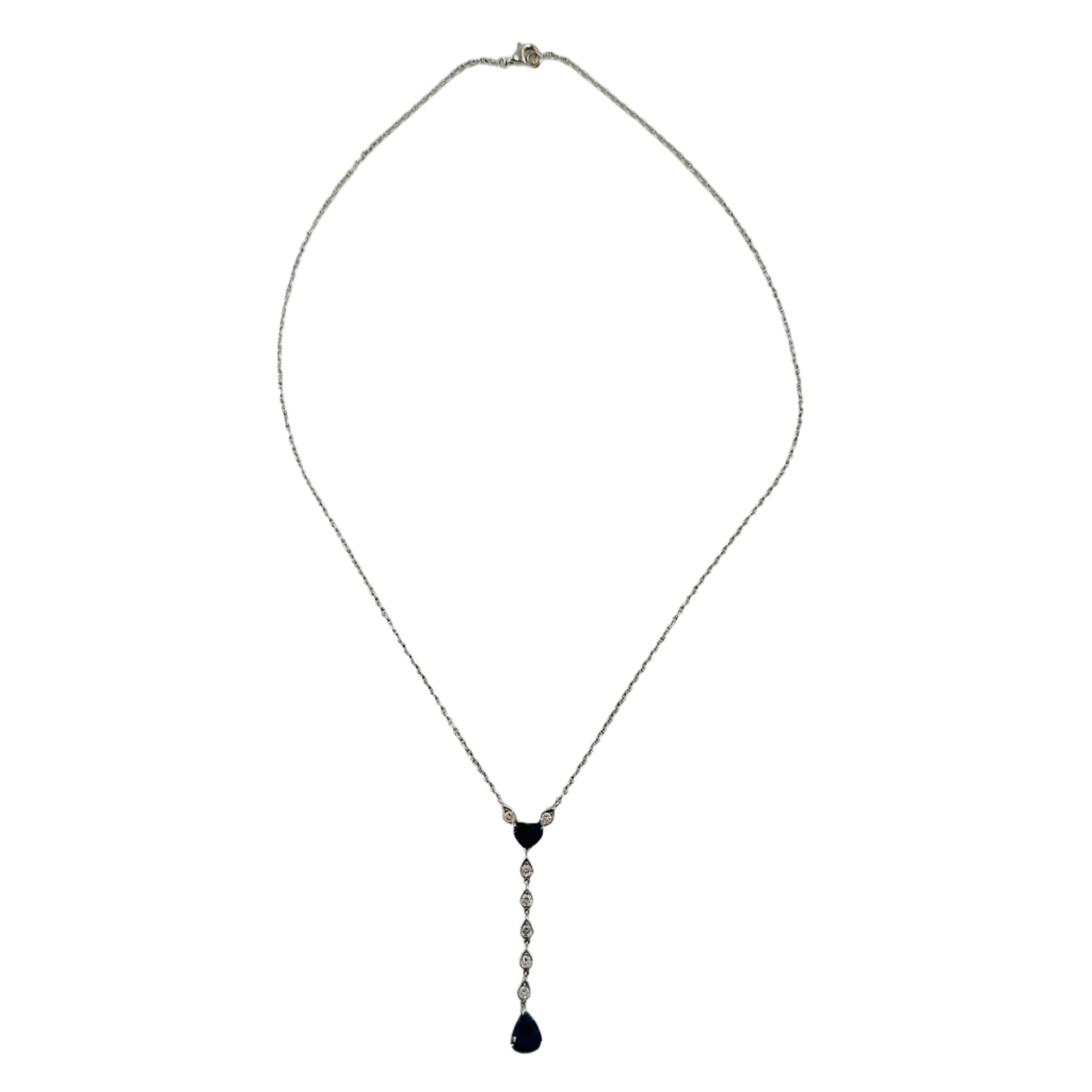 Collier en or blanc et saphir