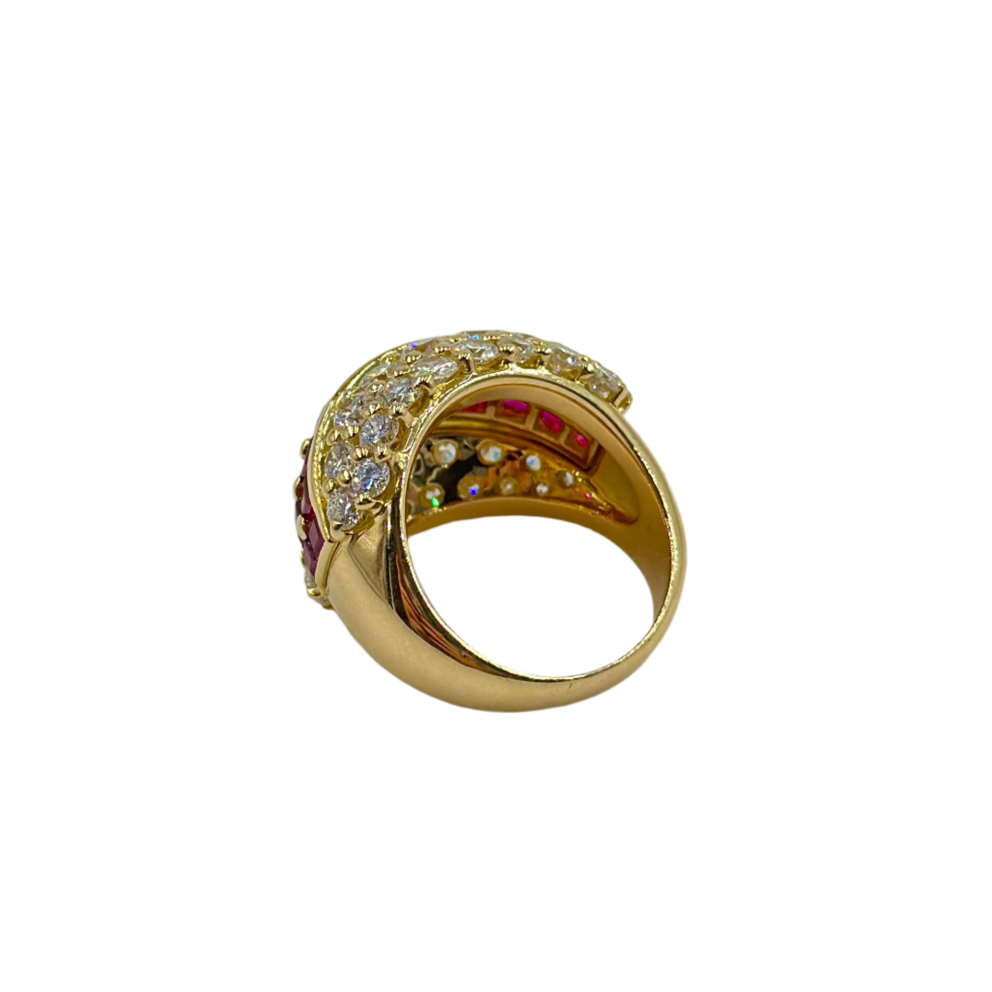 Bague Dôme en or jaune, rubis et diamants