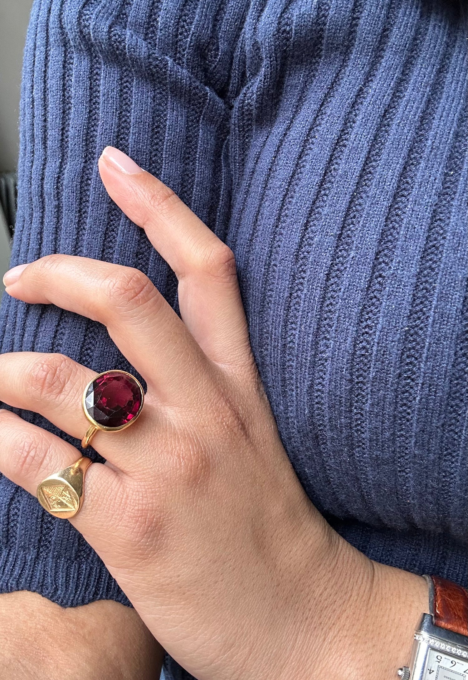Bague Cocktail Marie-Hélène de Taillac en or jaune et grenat