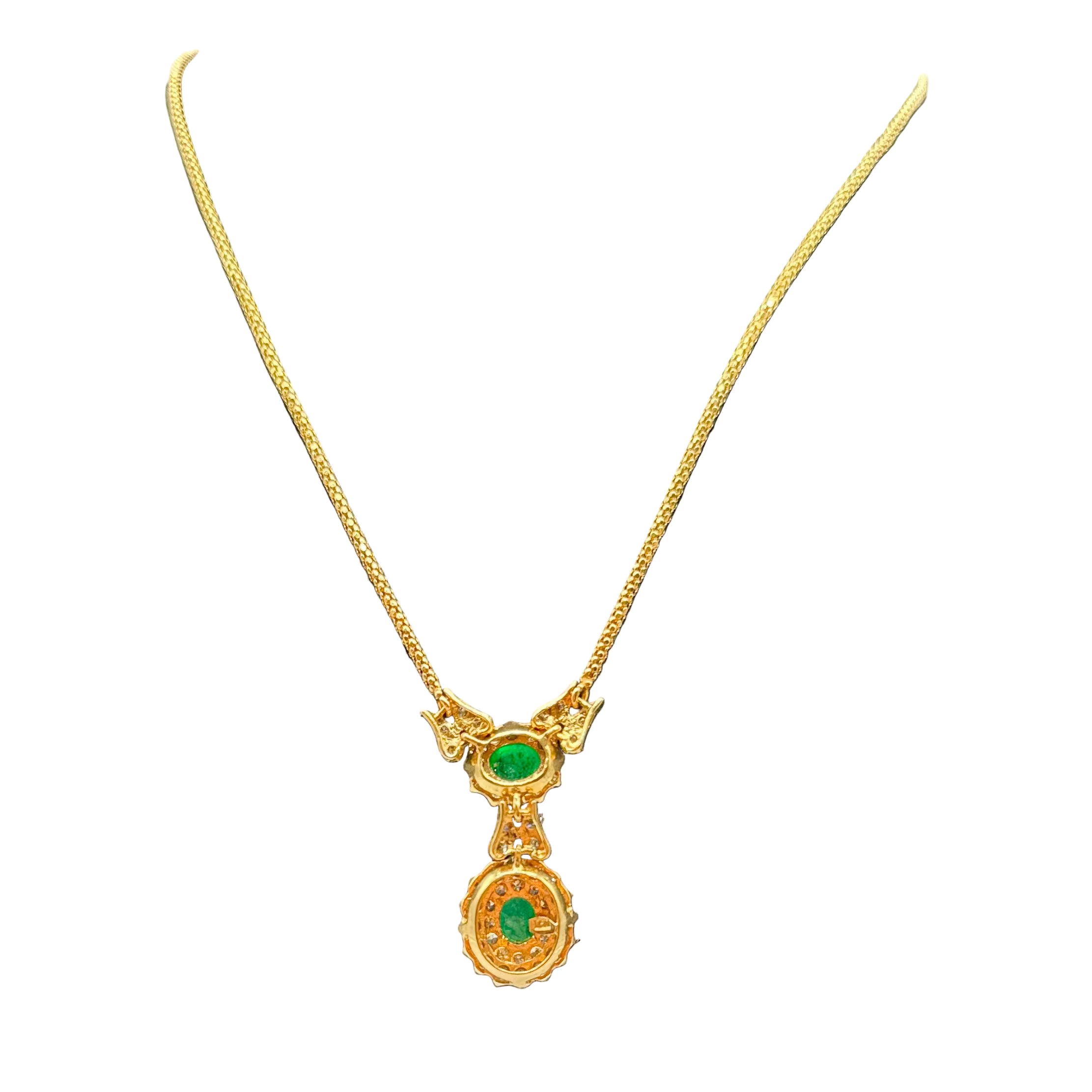 Collier Pendentif en or jaune, émeraude et diamants