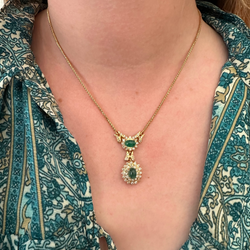 Collier Pendentif en or jaune, émeraude et diamants