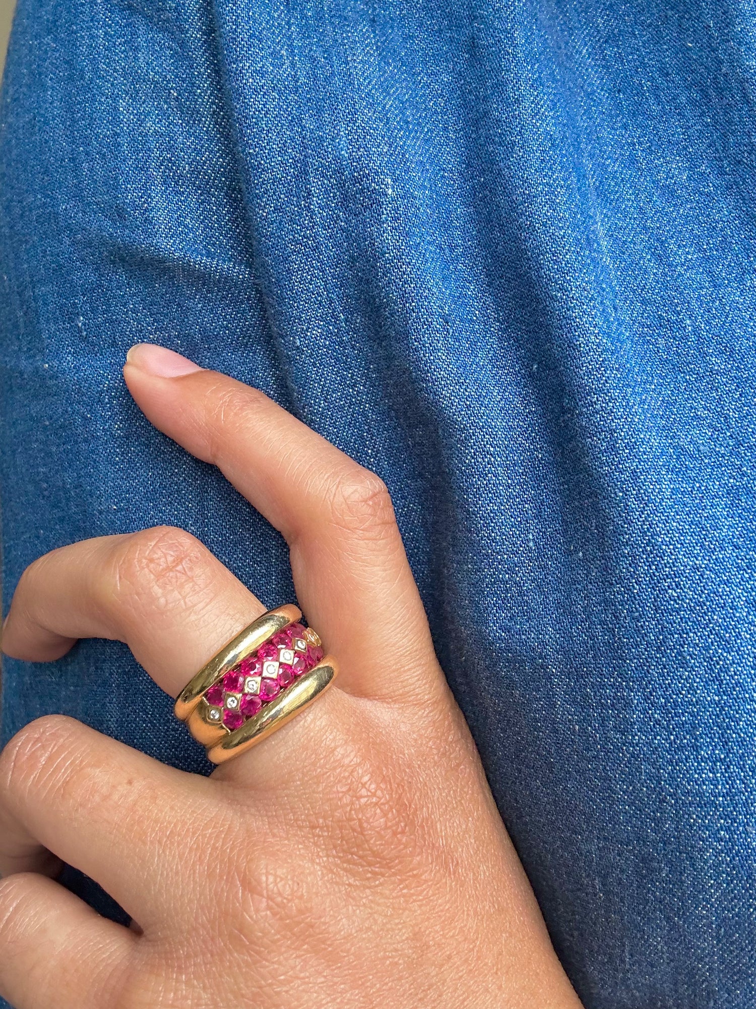 Bague POIRAY en or jaune, rubis et diamants