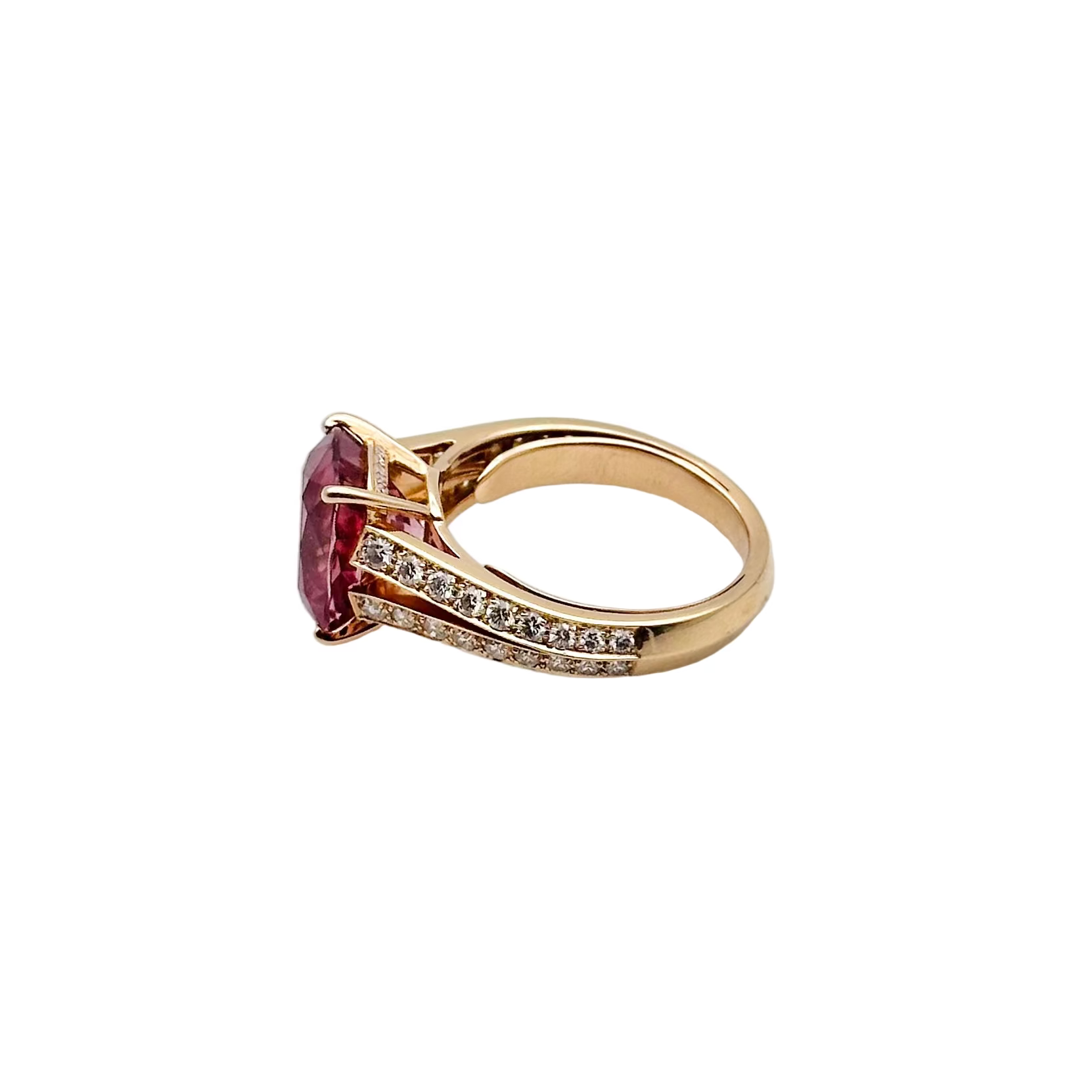 Solitaire ring in rose gold, spinel and diamonds