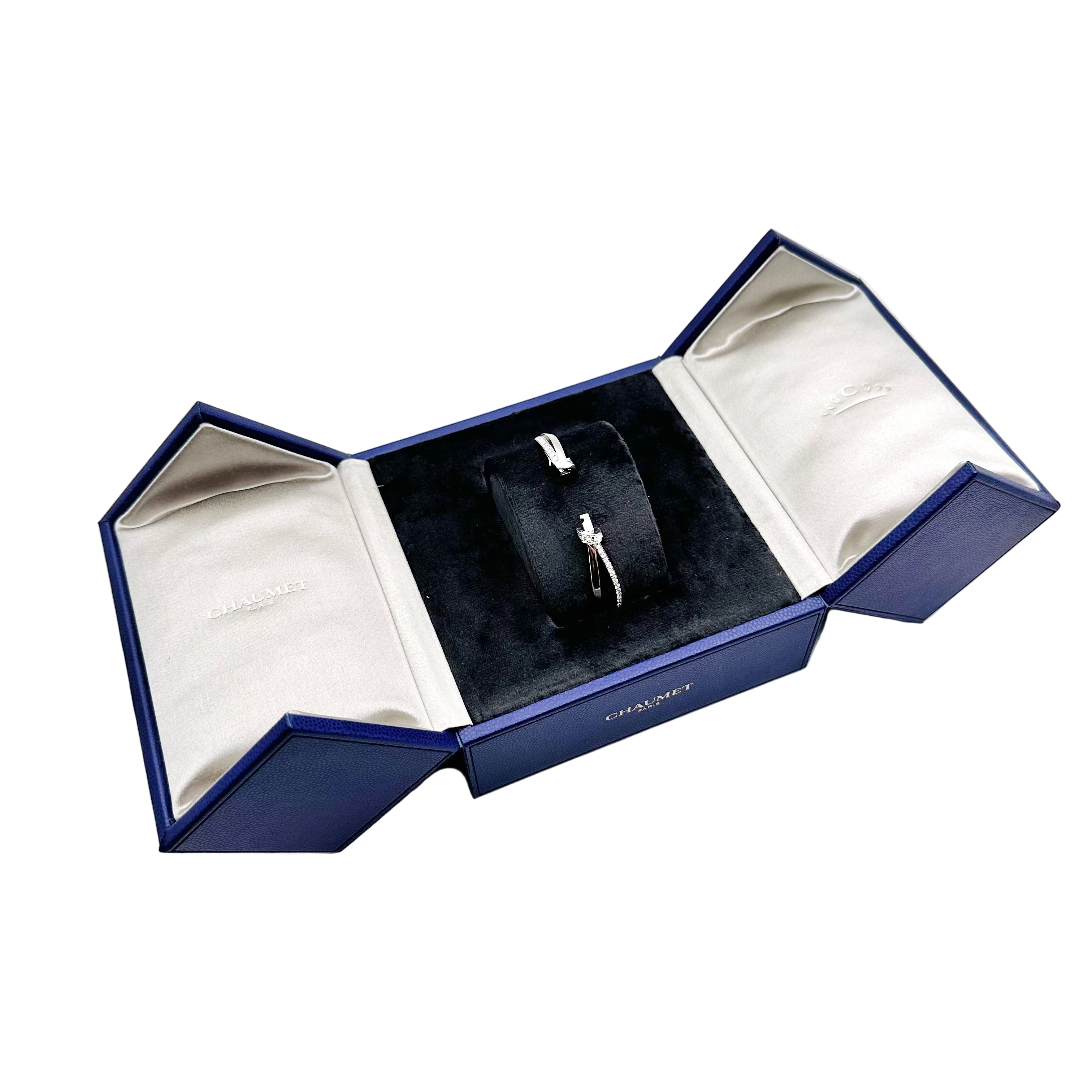 Bracelet Jonc CHAUMET "Liens Séduction" en or blanc et diamants