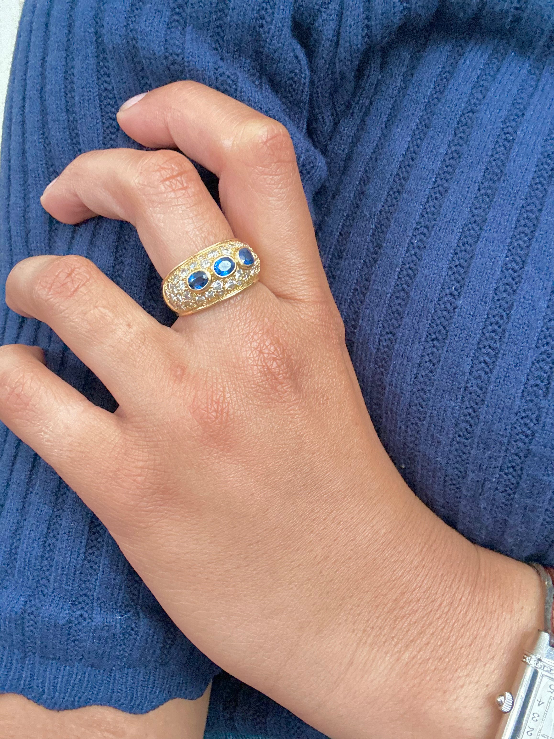 Bague Bandeau en or jaune, saphirs et diamants