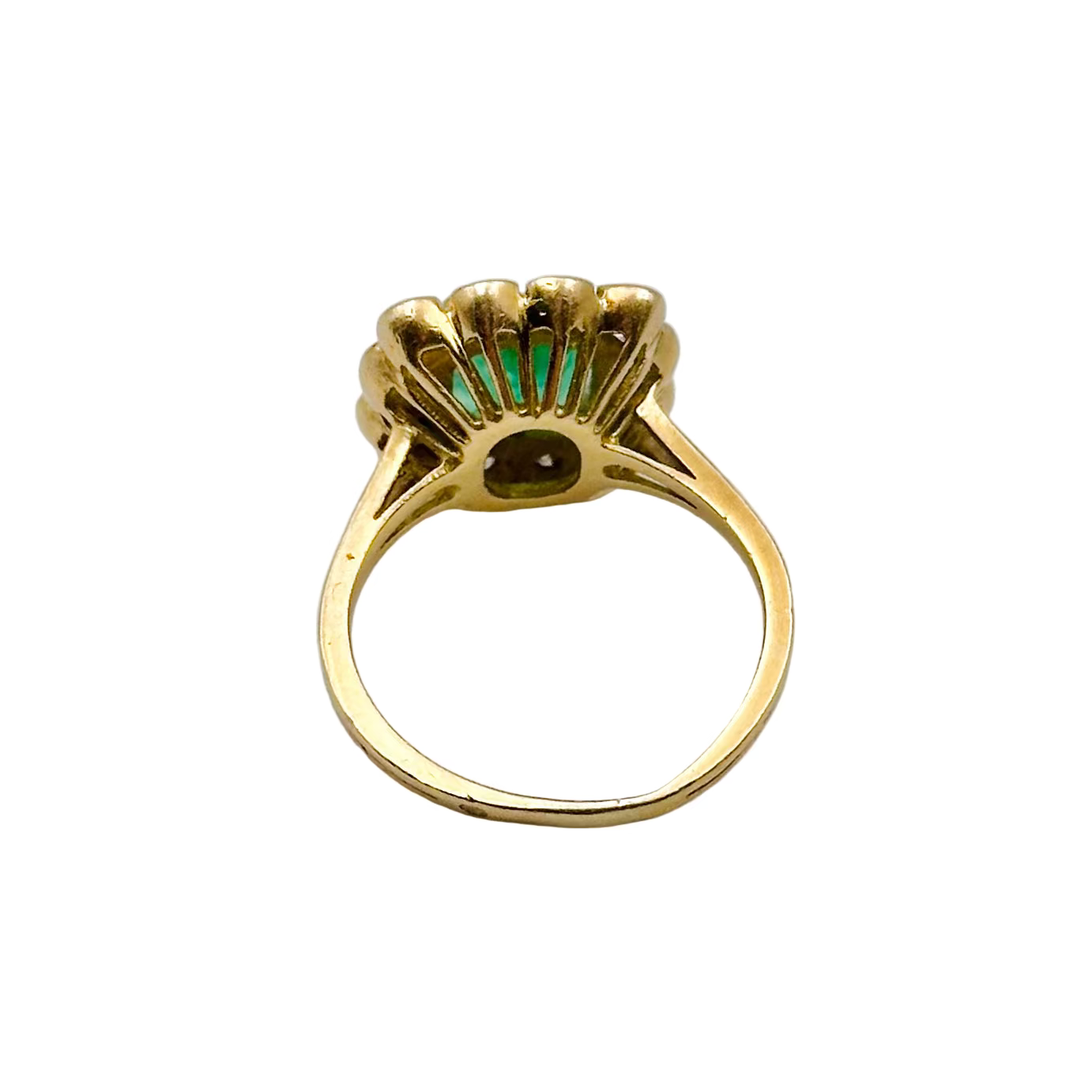 Bague Entourage en or jaune, émeraude et diamants