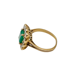 Bague Entourage en or jaune, émeraude et diamants