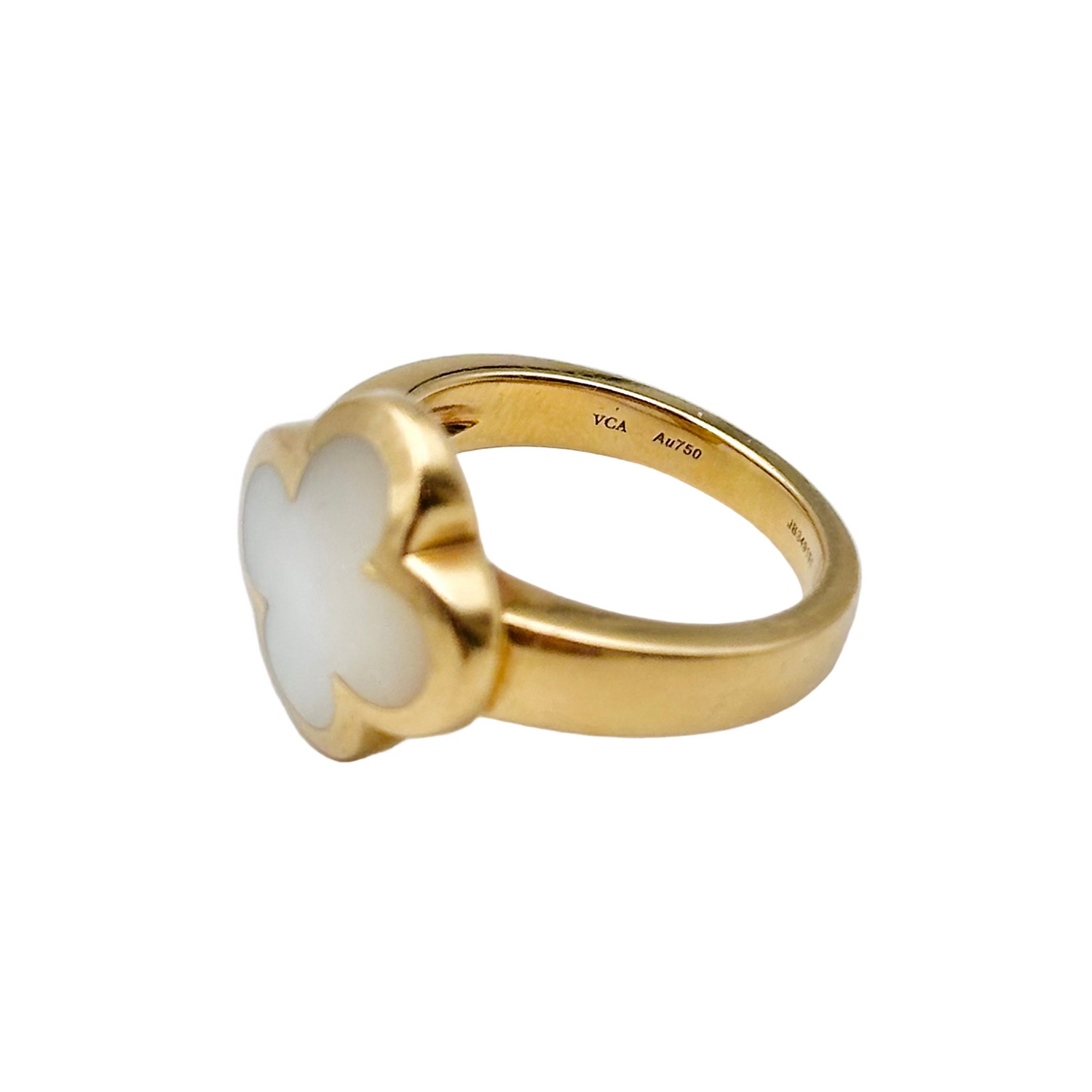 Bague VAN CLEEF & ARPELS "Pure Alhambra" en or jaune et nacre