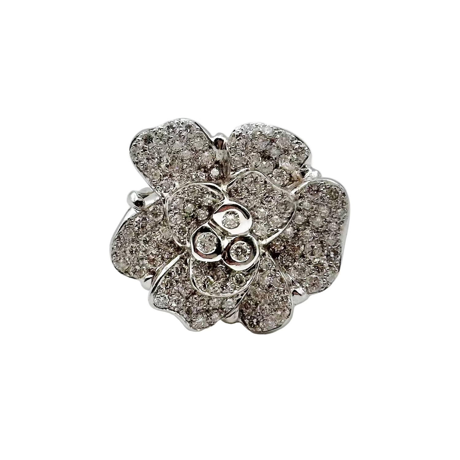Bague cocktail Camélia en or blanc et diamants