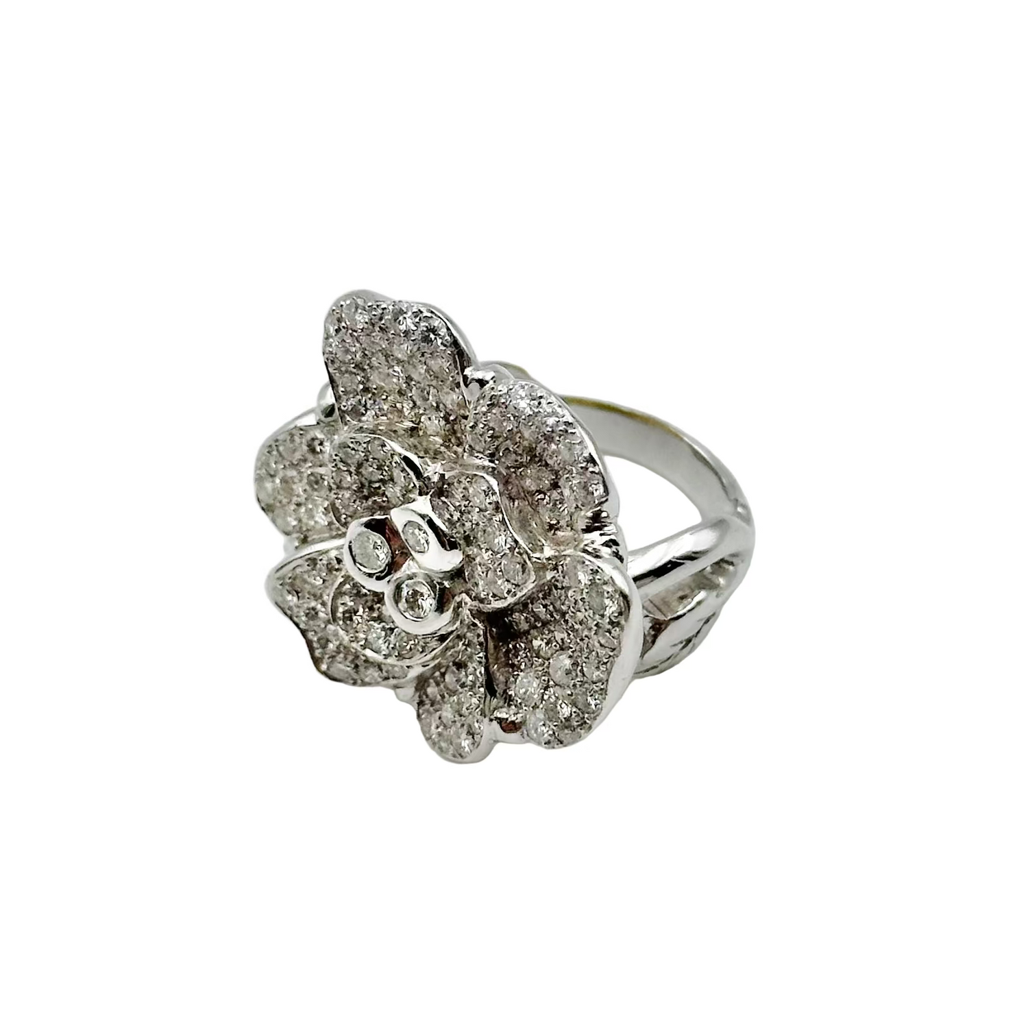 Bague Camélia en or blanc et diamants