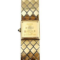 Montre CHANEL "Matelassé" en or jaune