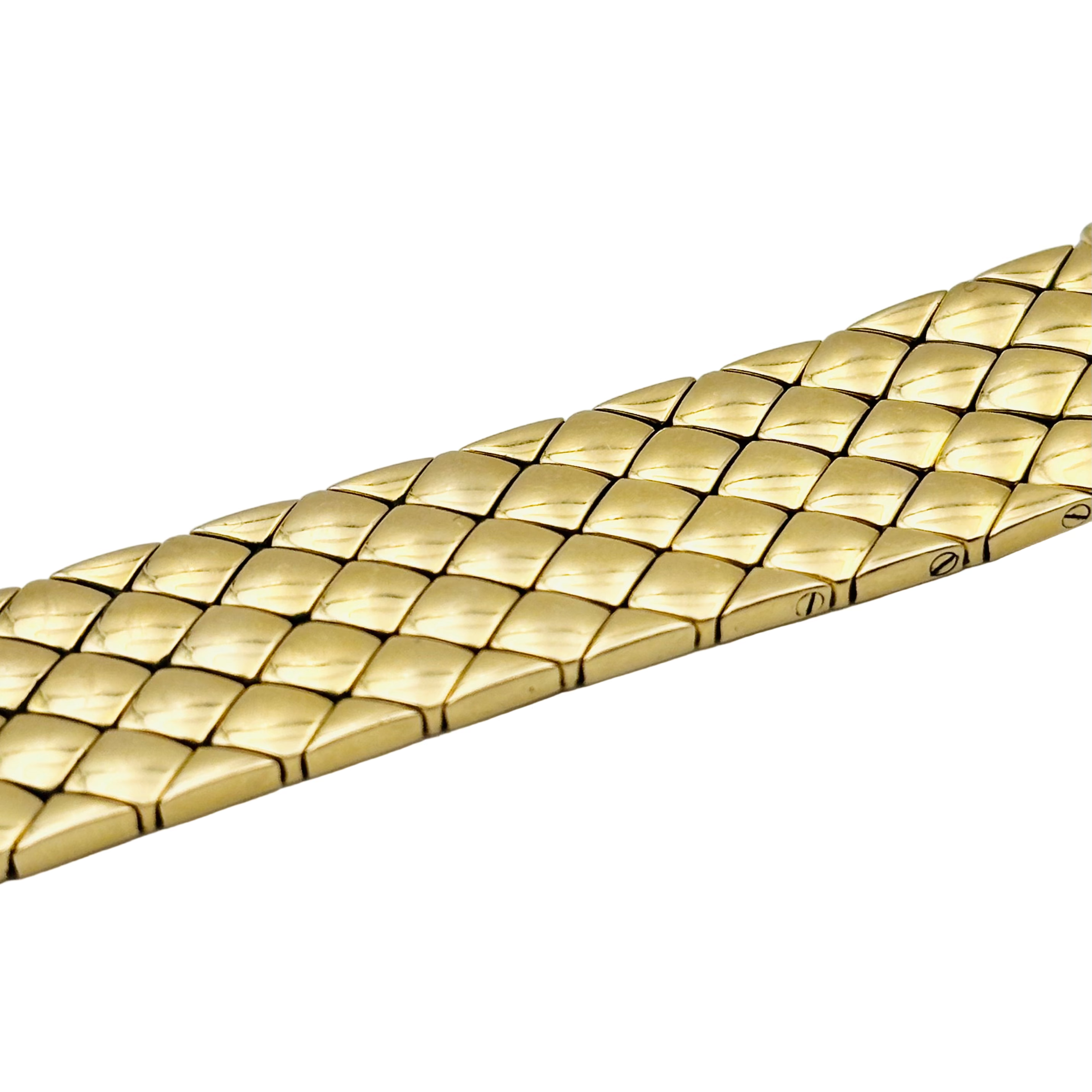 Montre CHANEL "Matelassé" en or jaune