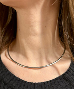 Collier souple à maille oméga