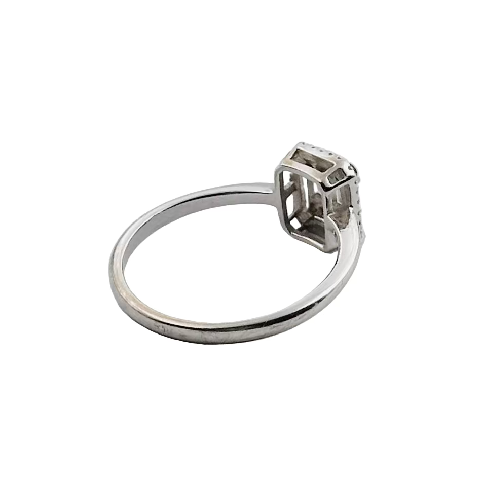 Bague en or blanc et diamants