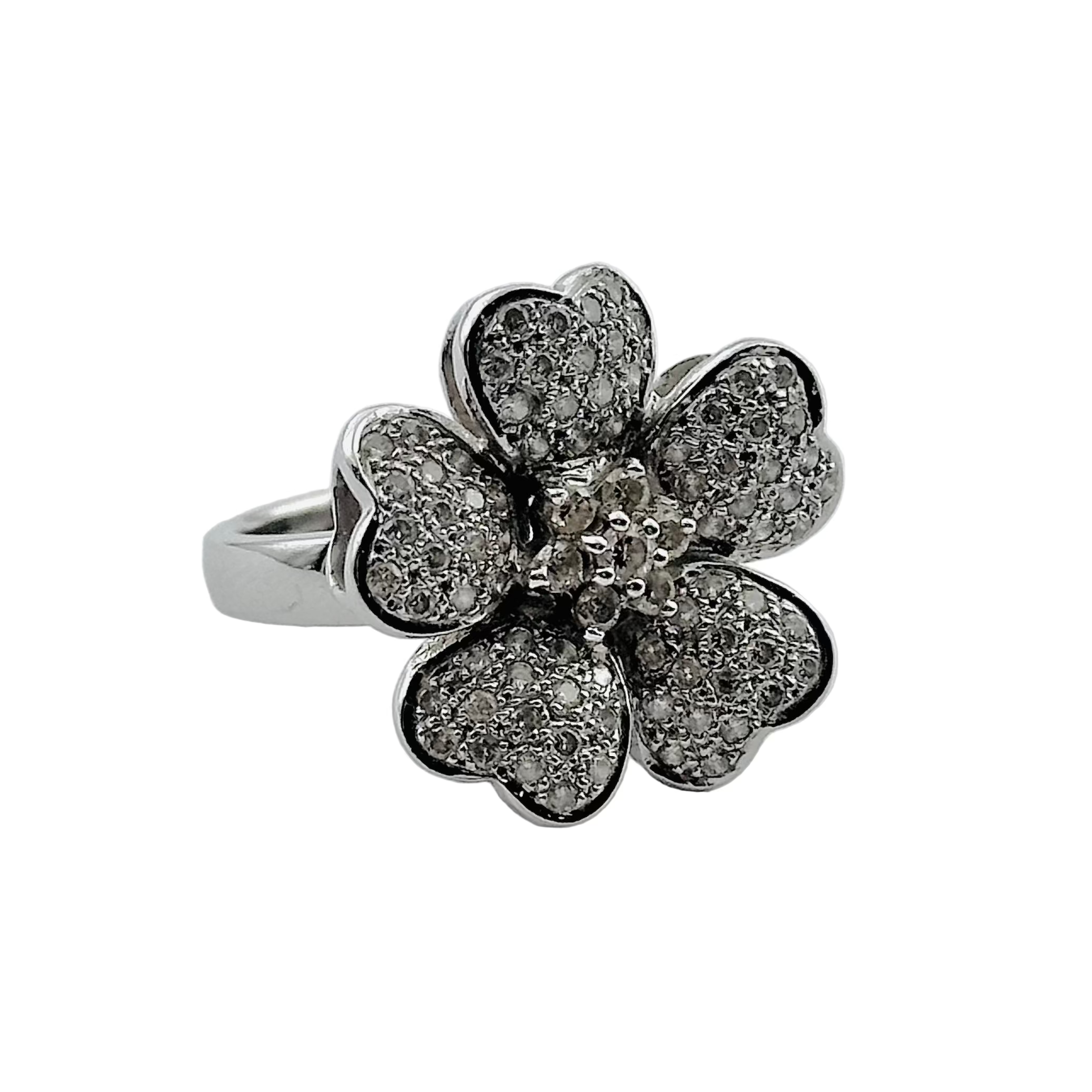 Bague en or blanc et diamants