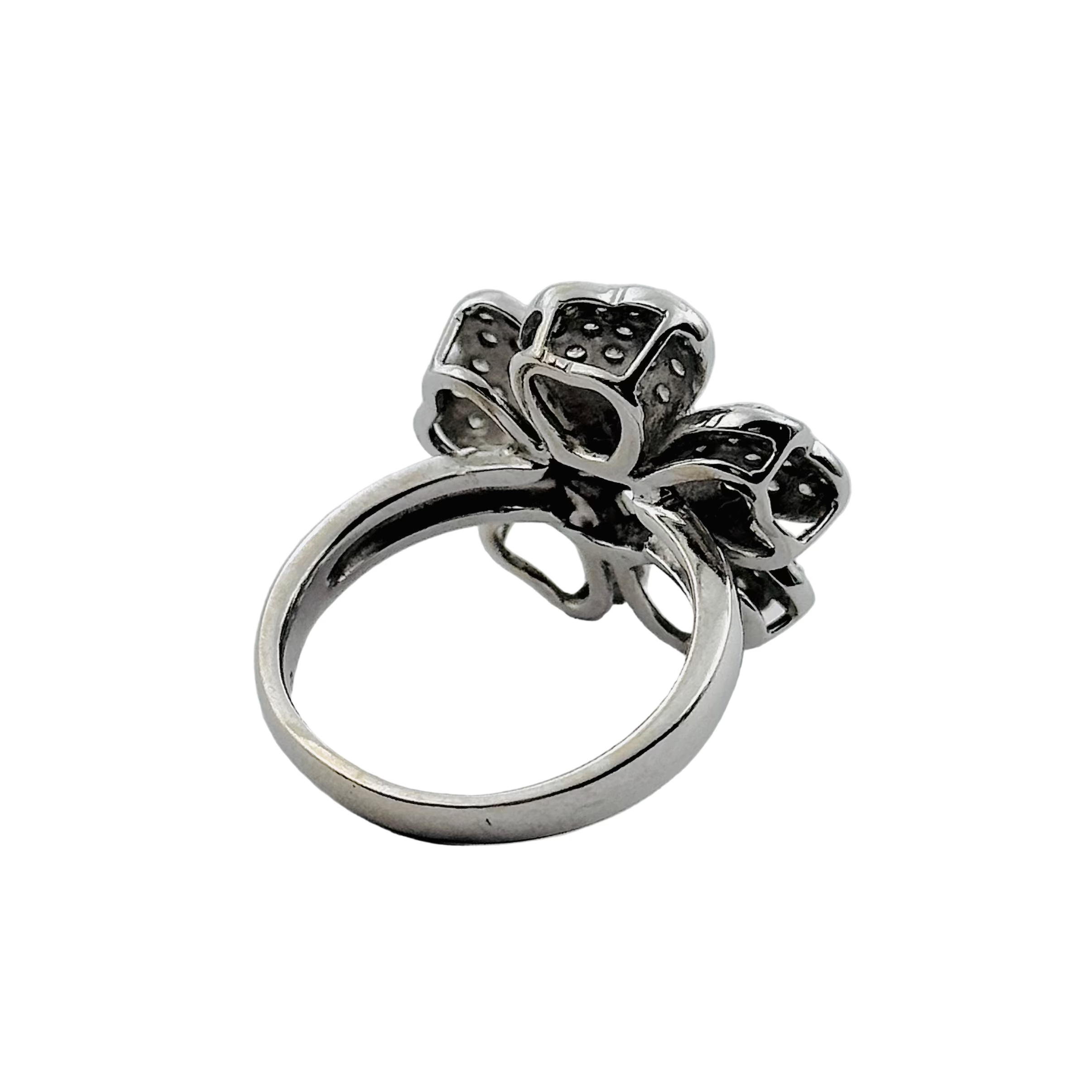 Bague en or blanc et diamants