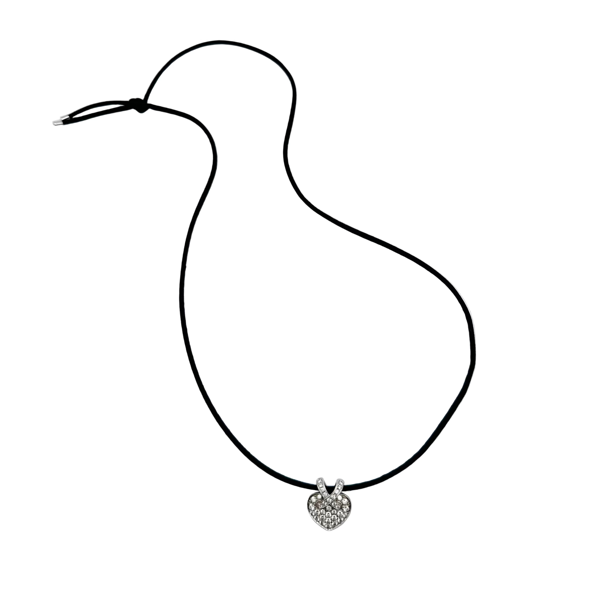 Collier Pendentif CHAUMET Liens Coeur en or blanc et diamants