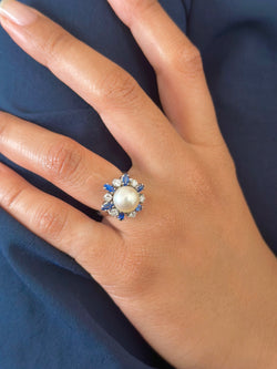 Bague en or blanc perle, saphir et diamants