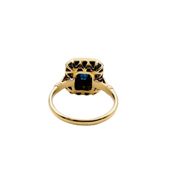 Bague Entourage en or jaune, saphirs et diamants