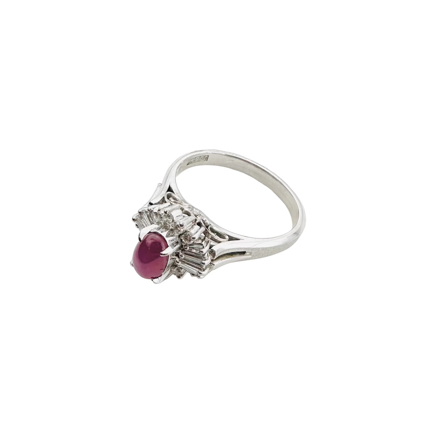 Bague Entourage en platine, rubis et diamants