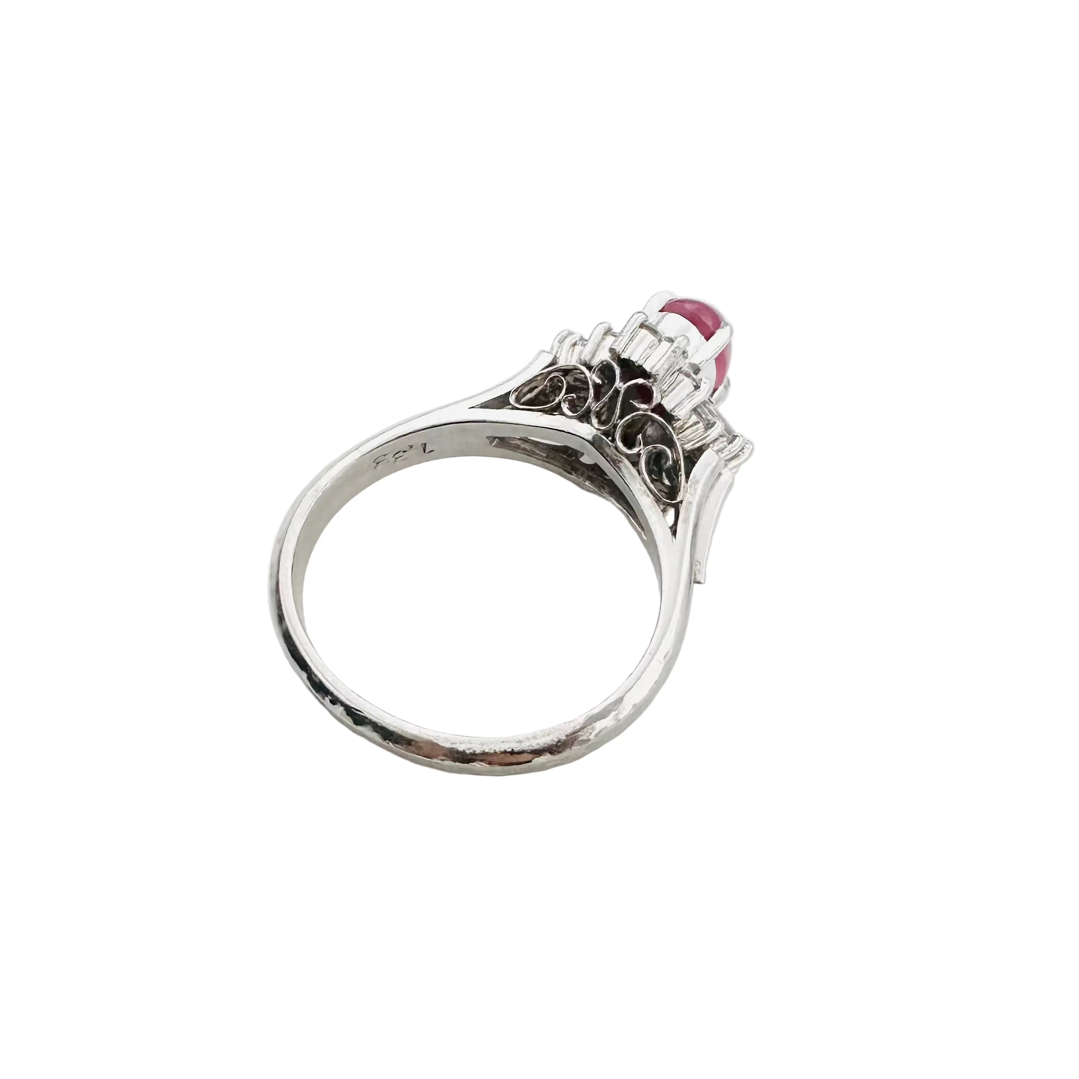 Bague Entourage en platine, rubis et diamants