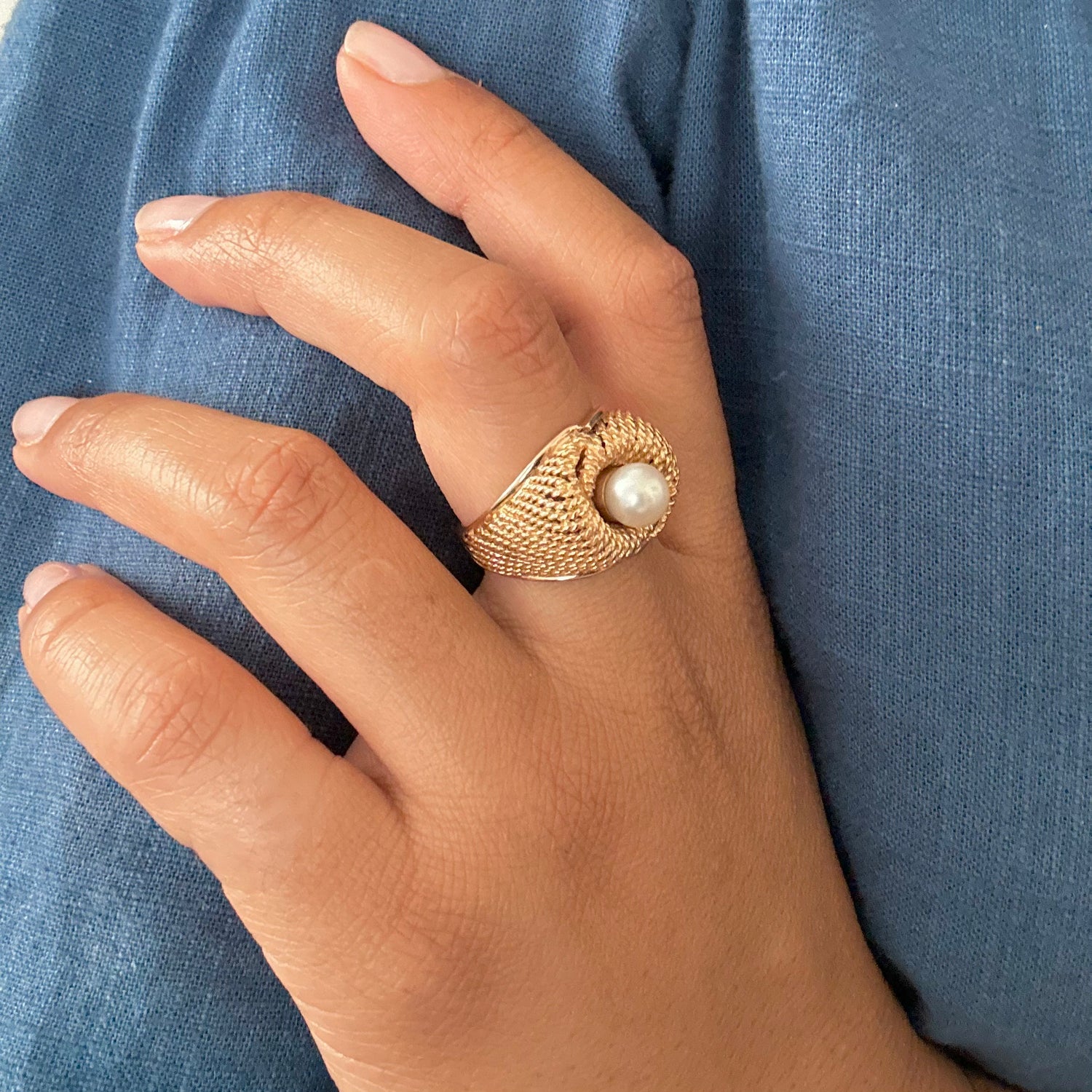 Bague Dôme ajourée en or jaune et perle