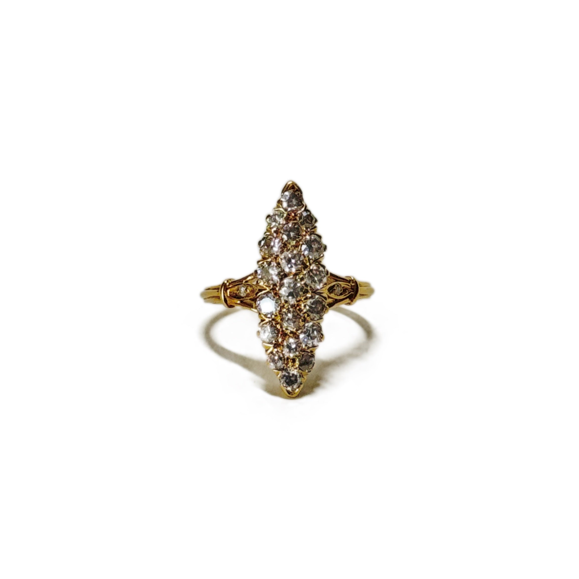 Bague marquise aux diamants