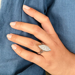 Marquise ring in white gold and diamonds