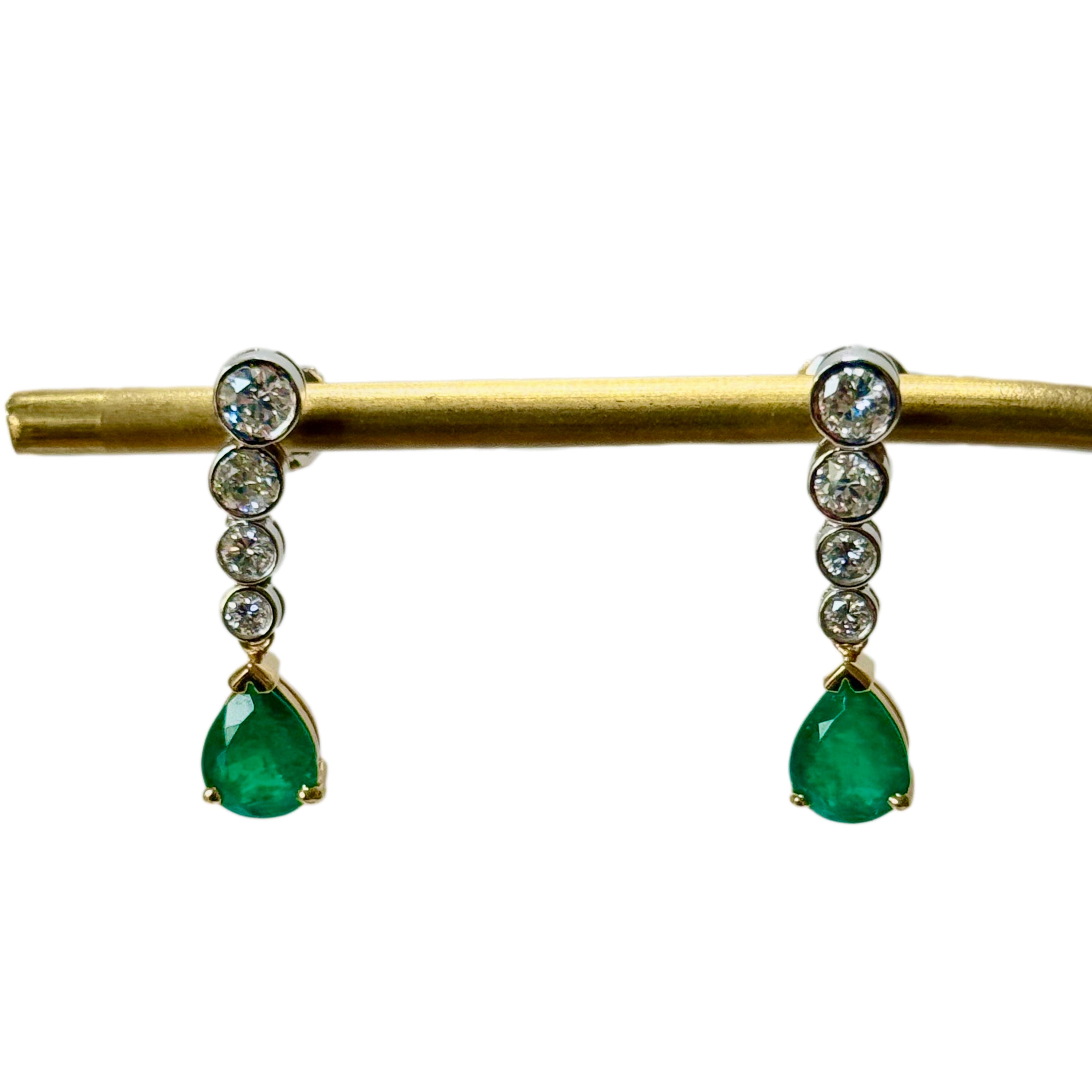 Boucles d'oreilles aux émeraudes gouttes