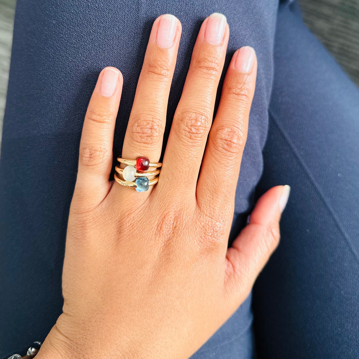 Bague POMELLATO "M’ama non M’ama" en or rose et topaze bleue