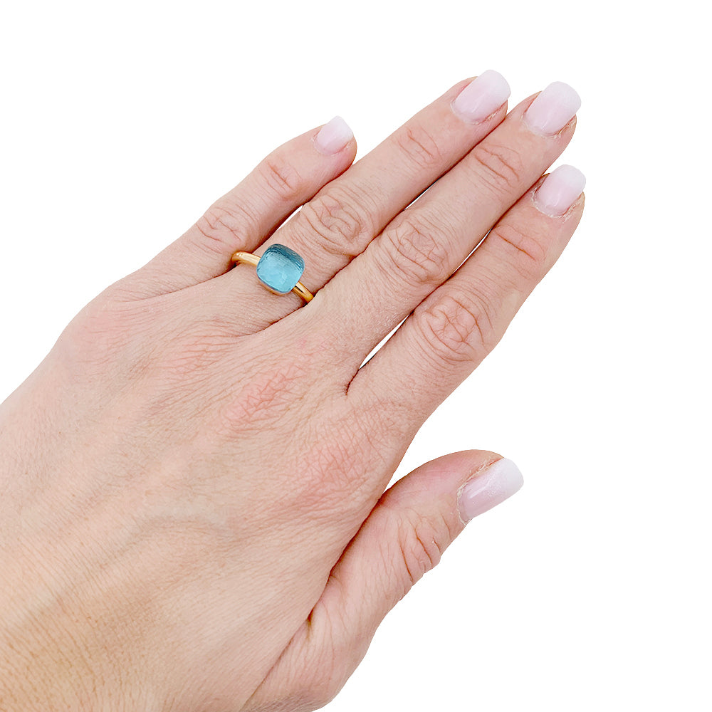 Bague Pomellato, "Nudo Petit", or rose, or blanc, topaze bleue.