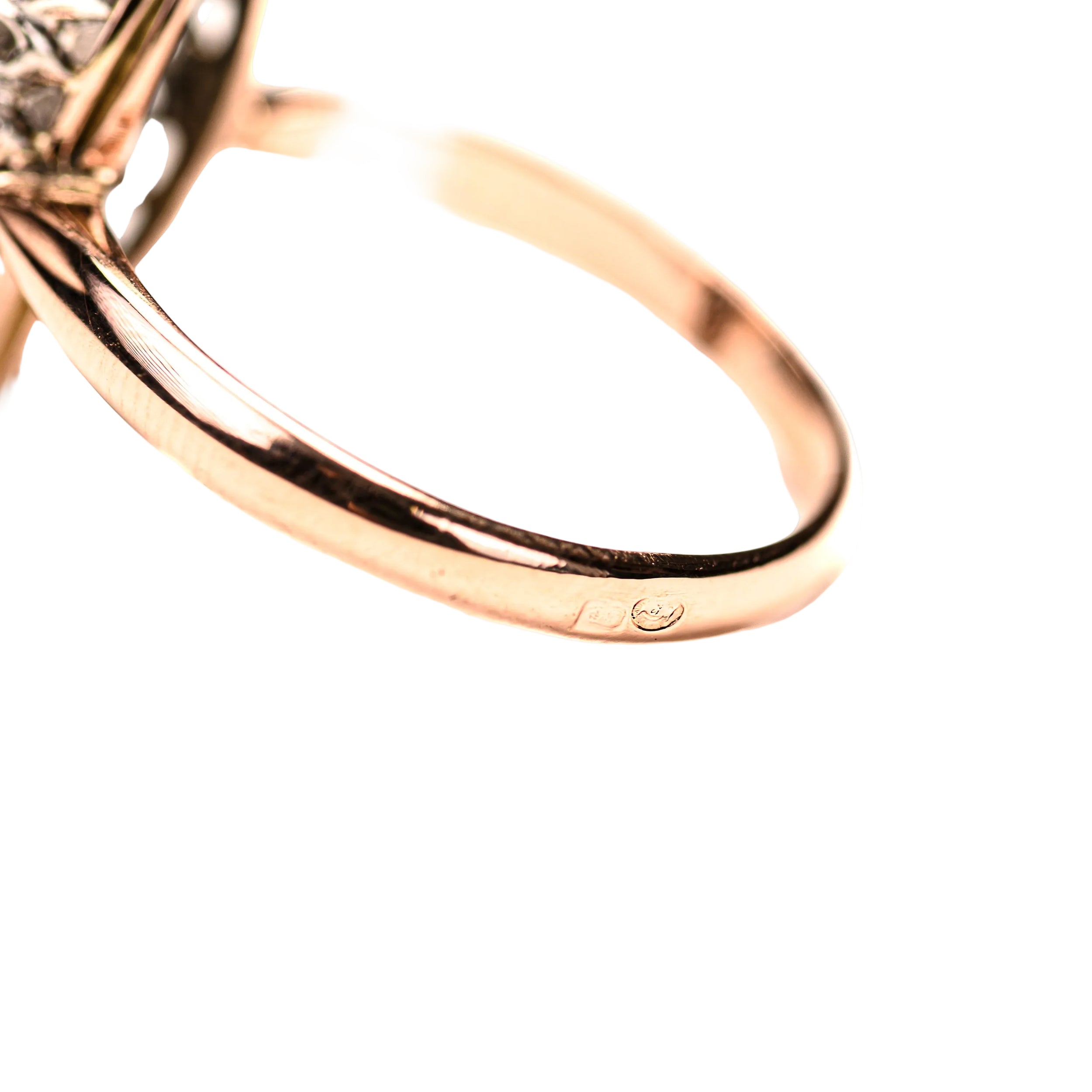 Bague Marquise en or rose, platine et diamants