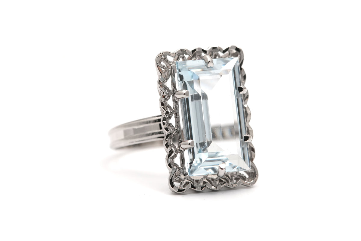 Bague Solitaire en or blanc et aigue-marine