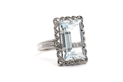 Bague Solitaire en or blanc et aigue-marine