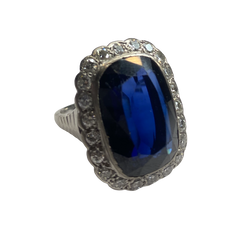 Bague Entourage en or blanc, saphir et diamants
