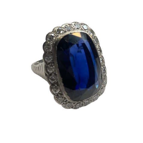 Bague Entourage en or blanc, saphir et diamants