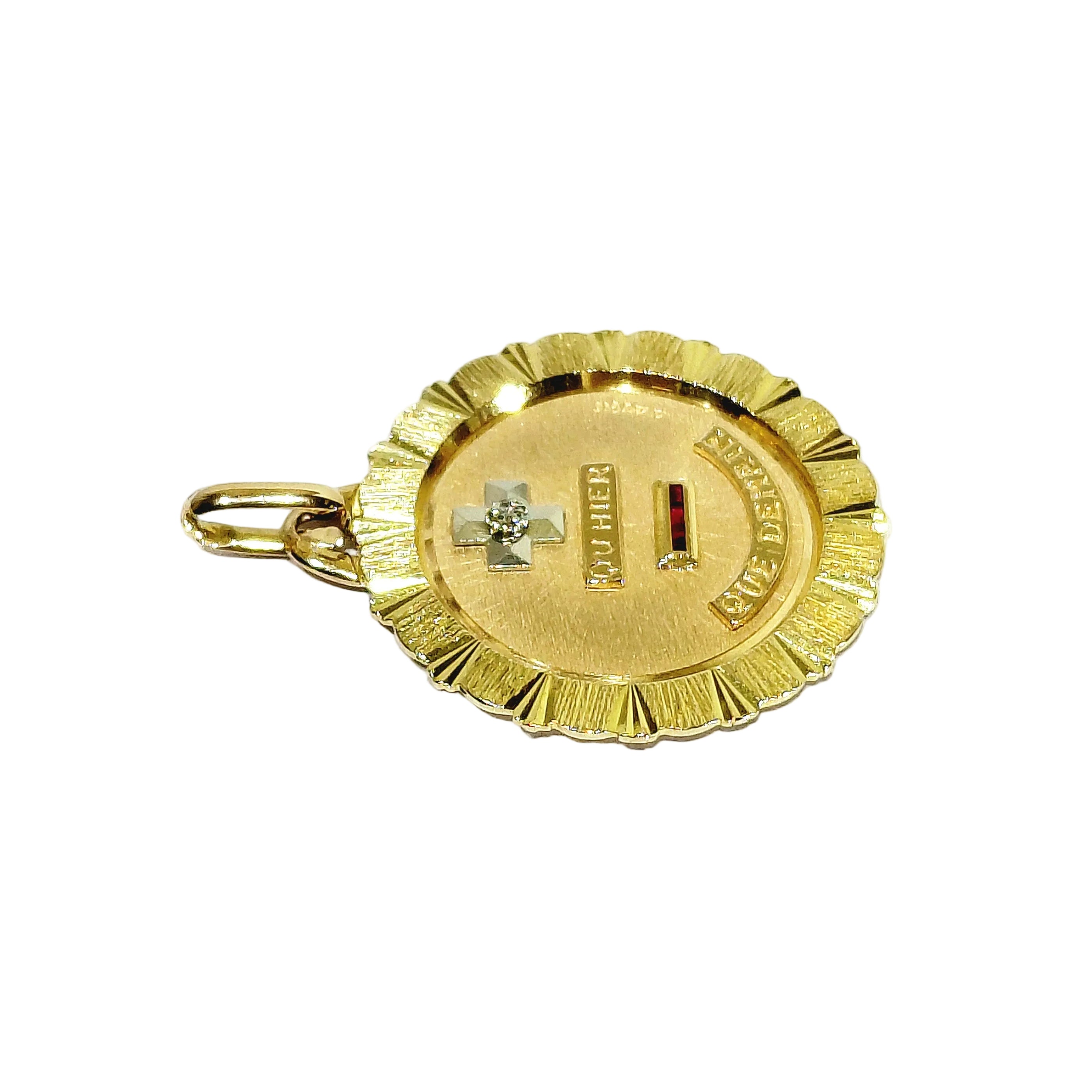 Médaille AUGIS en or jaune, or rose, rubis et diamant