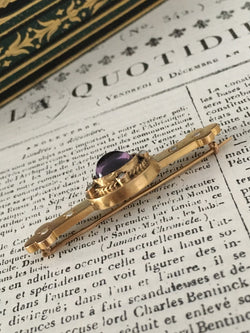 Broche Épingle en or jaune, améthyste et perles