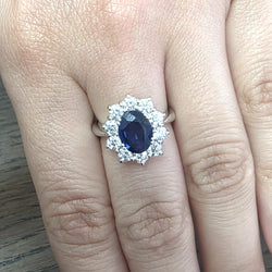 Bague Marguerite en or blanc, saphir et diamants