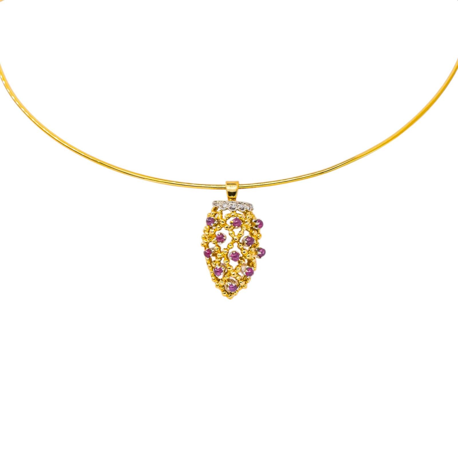 Collier Pendentif en or blanc, or jaune, rubis et diamants