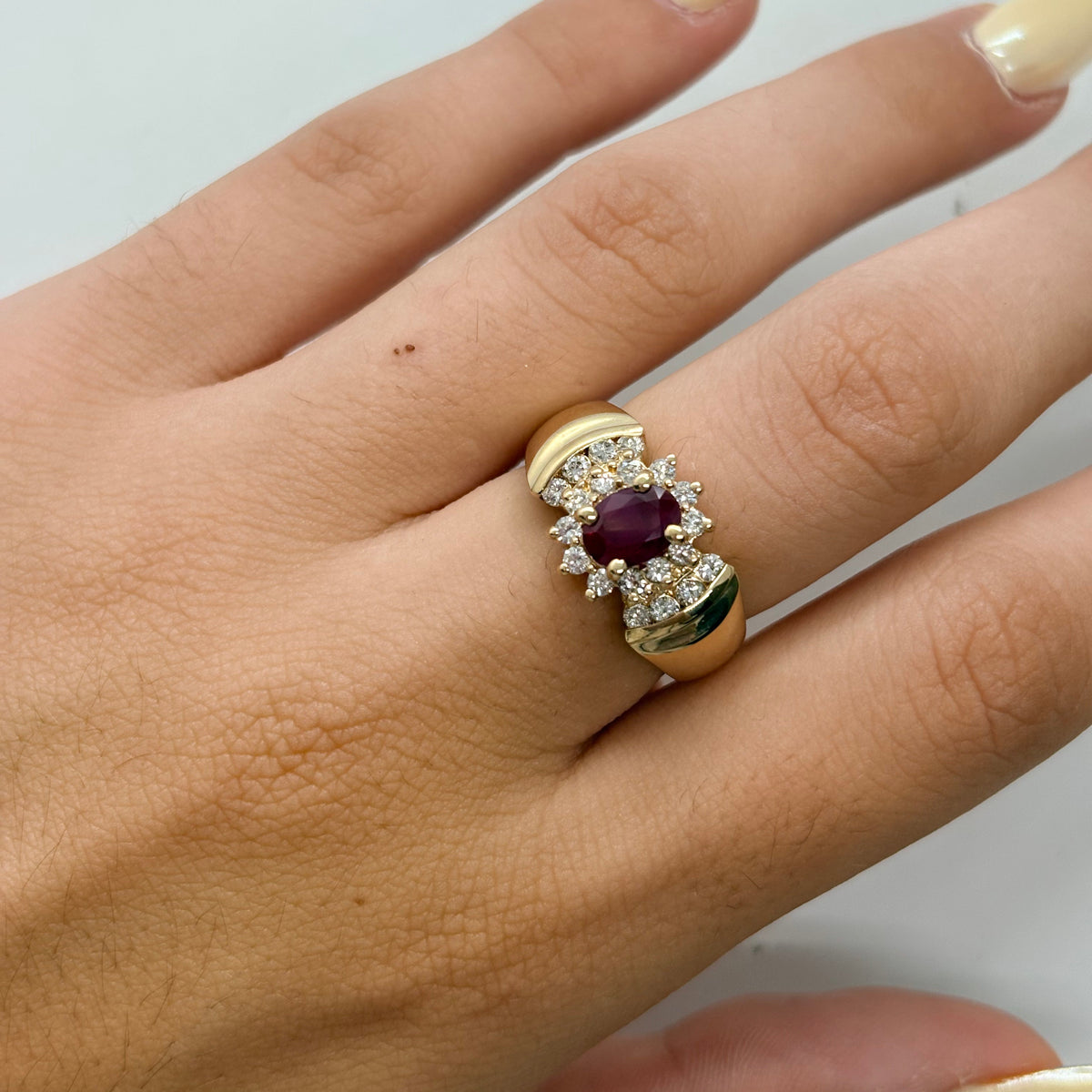 Bague Tank en or jaune, rubis et diamants