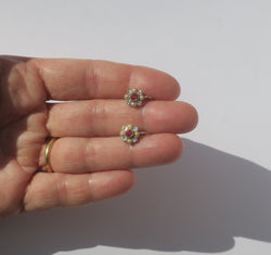 Boucles d’oreilles Dormeuses en or jaune, or banc, rubis, et perles