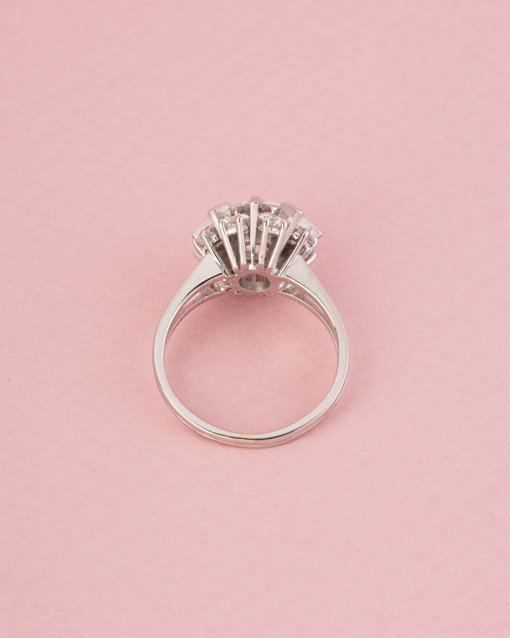 Bague Marguerite en platine et diamants
