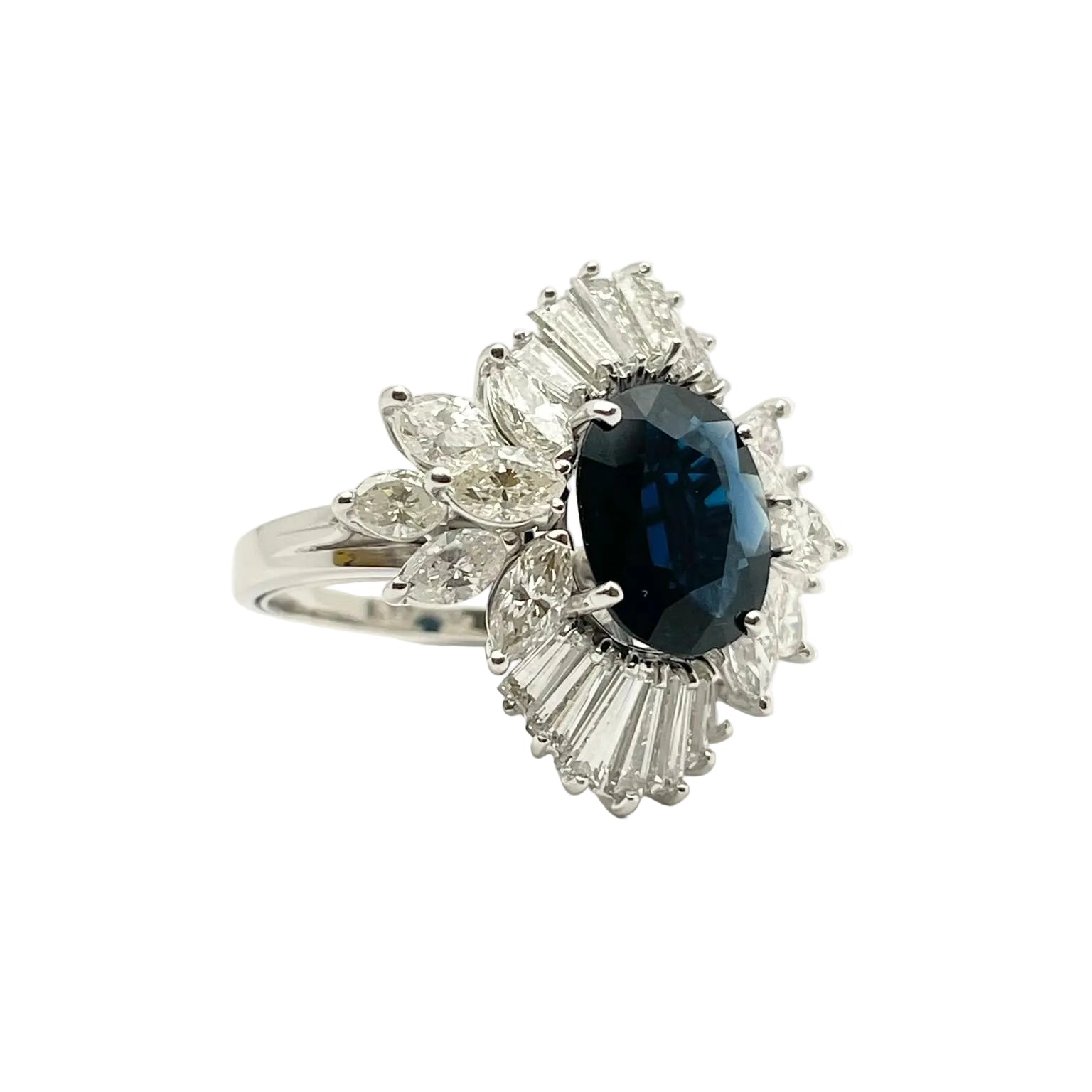 Bague en or blanc, saphir et diamants
