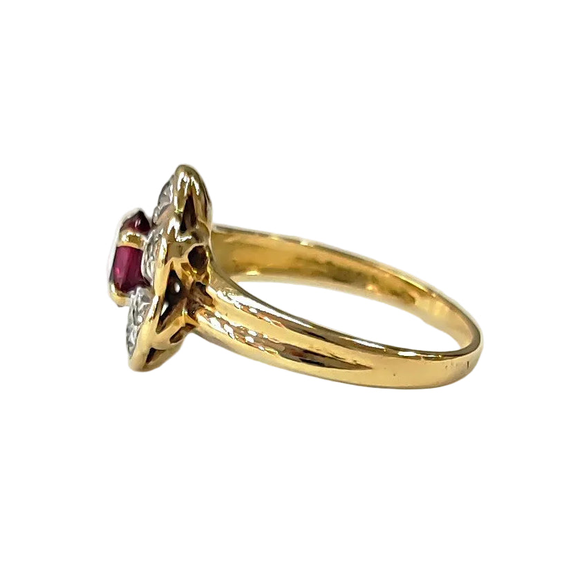 Bague Entourage en or jaune, rubis et diamants