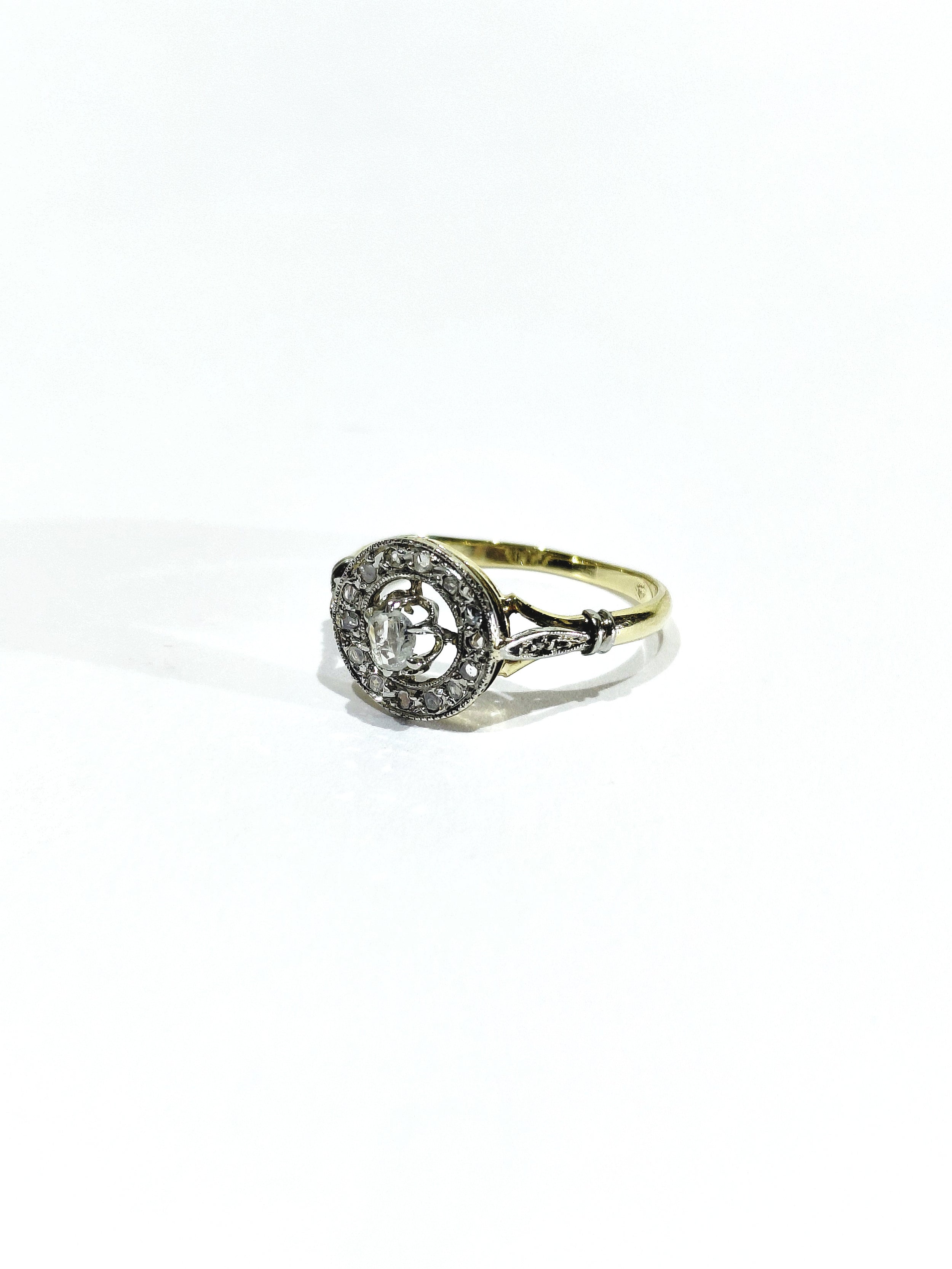 Bague cible en or jaune et diamants