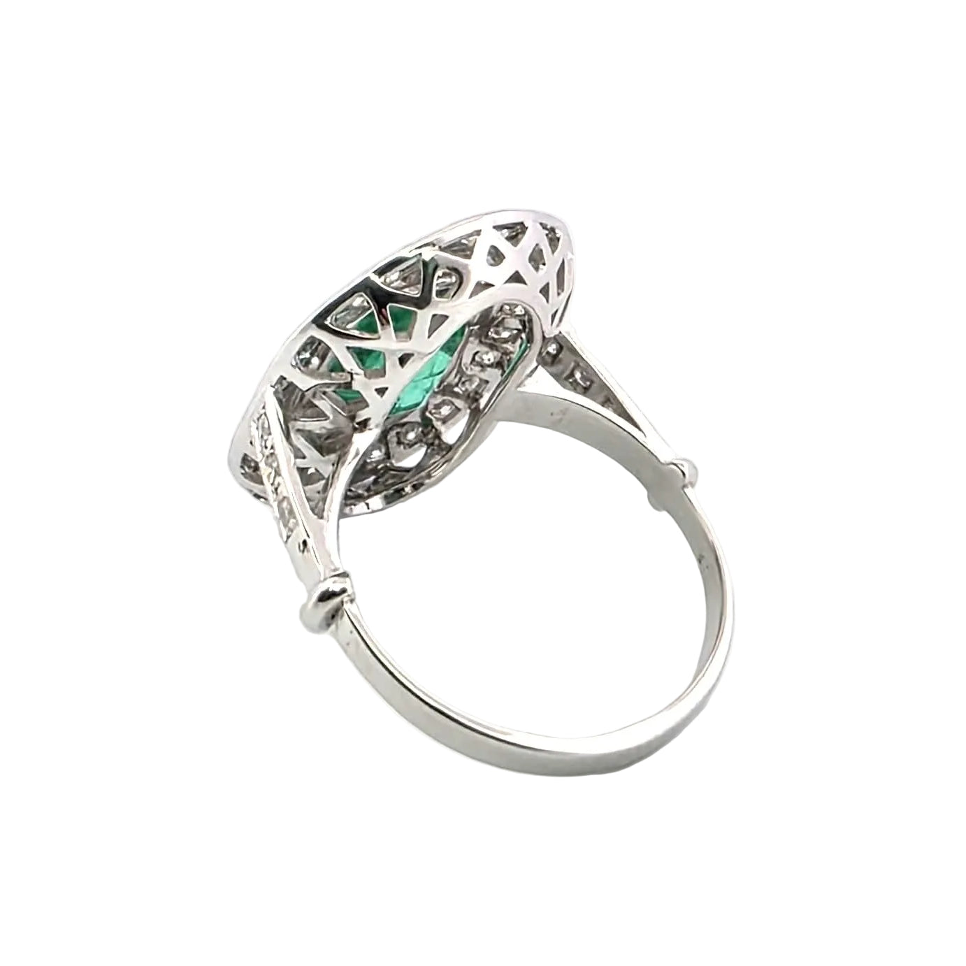 Bague Entourage en or blanc, émeraude et diamants
