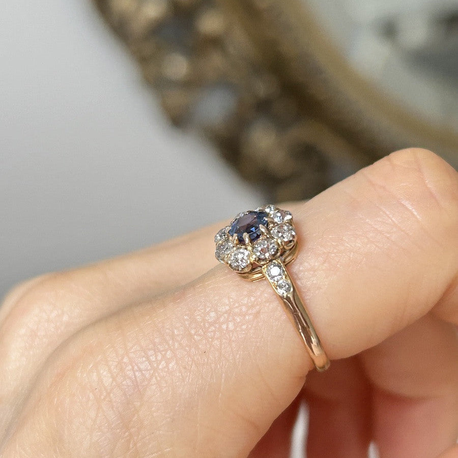 Bague Marguerite en or jaune, saphir, et diamants